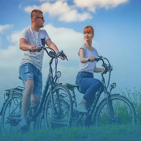 بيت للعطل With A Garden, Close To The *